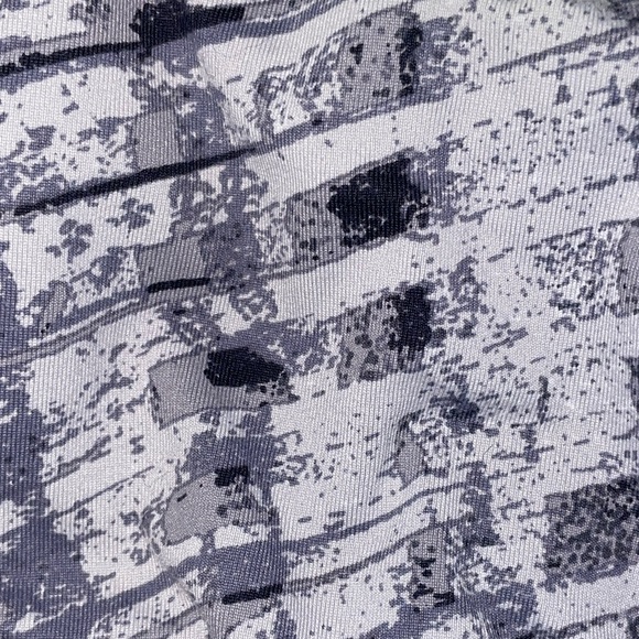 Under Armour Sports Bra Women’s Large Grey and black - Picture 3 of 7